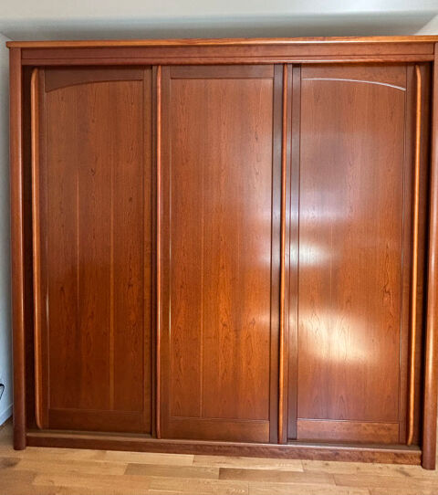 Grande armoire en bois massif, portes coulissantes 200 Wasquehal (59)