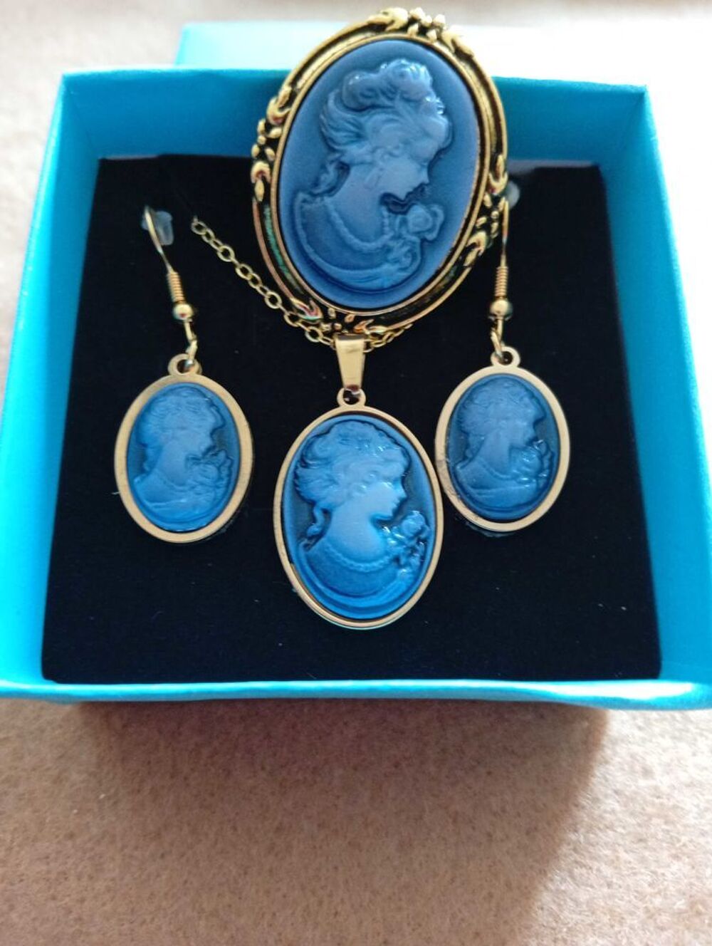 parure cam&eacute;e reine Victoria inoxydable hypoagergique neuve Bijoux et montres