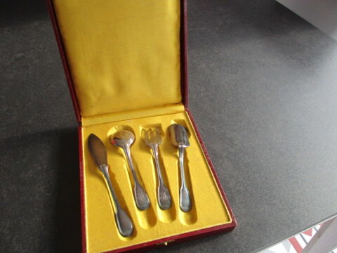 couverts � ?uvres 100 Castres (81)