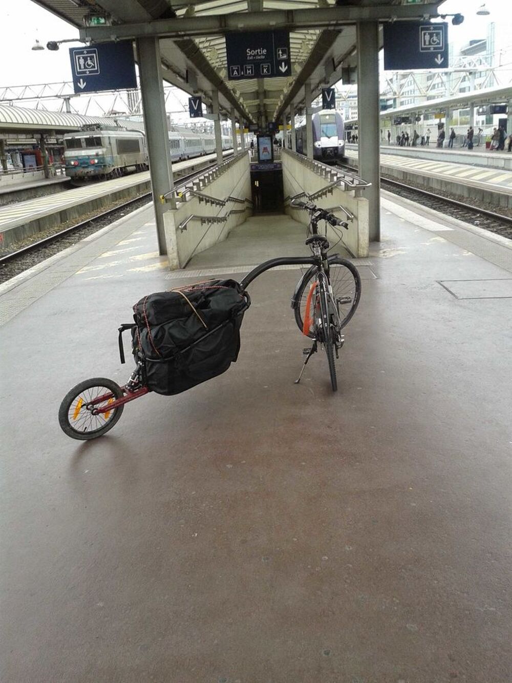 remorque &eacute;lectrique mono roue pour velo Vélos