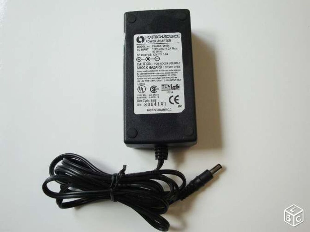 Chargeur FORTRON 12v ; 3,2 A tr&egrave;s bon &eacute;tat Matériel informatique