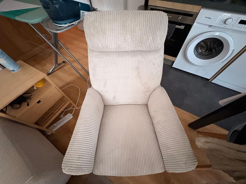 Fauteuil pivotant 360&deg; BUT en velours c&ocirc;tel&eacute; beige Meubles