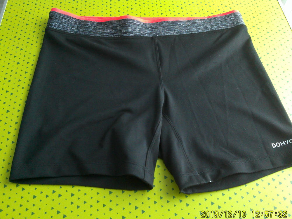 vetement de sport femme T.40 Vêtements