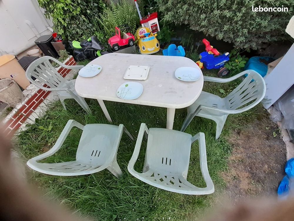 Salon de jardin-table de jardin + 4 chaises-table plastic Jardin