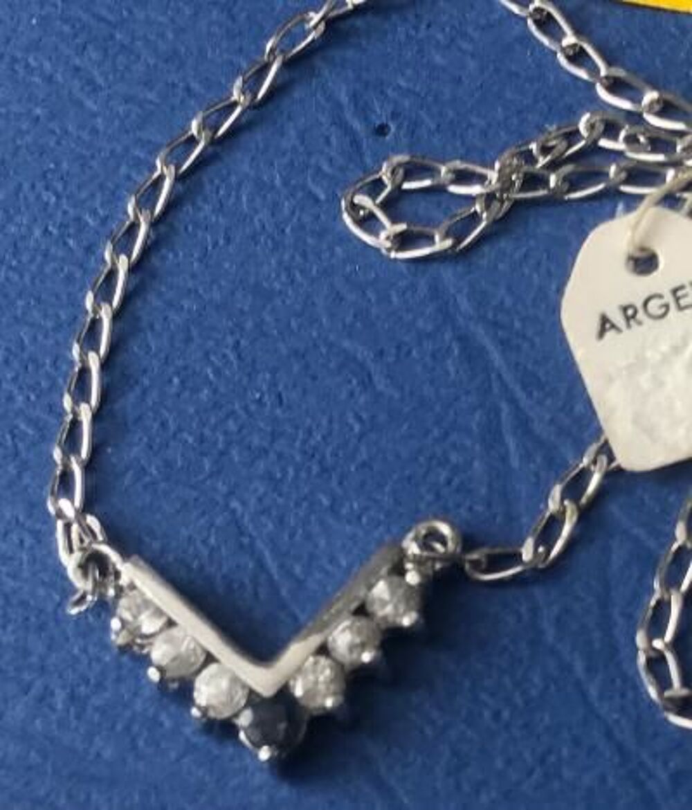 Collier en ARGENT poin&ccedil;onn&eacute; pierre bleue et zircons Bijoux et montres