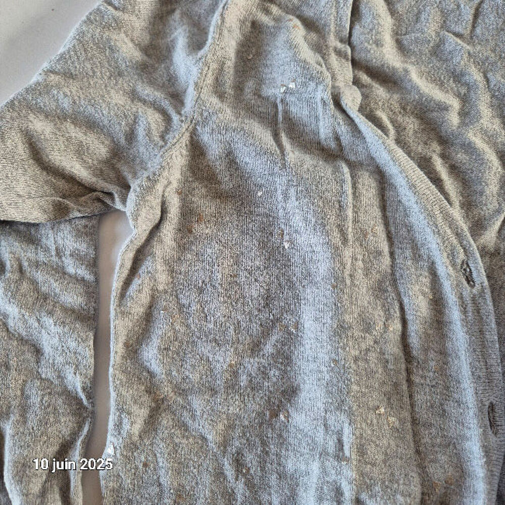 Lot 3 Nafnaf haut pour femme, un gilet gris et argent , une Vêtements