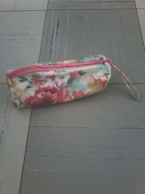 Trousse a fleurs neuve 2 Tourcoing (59)