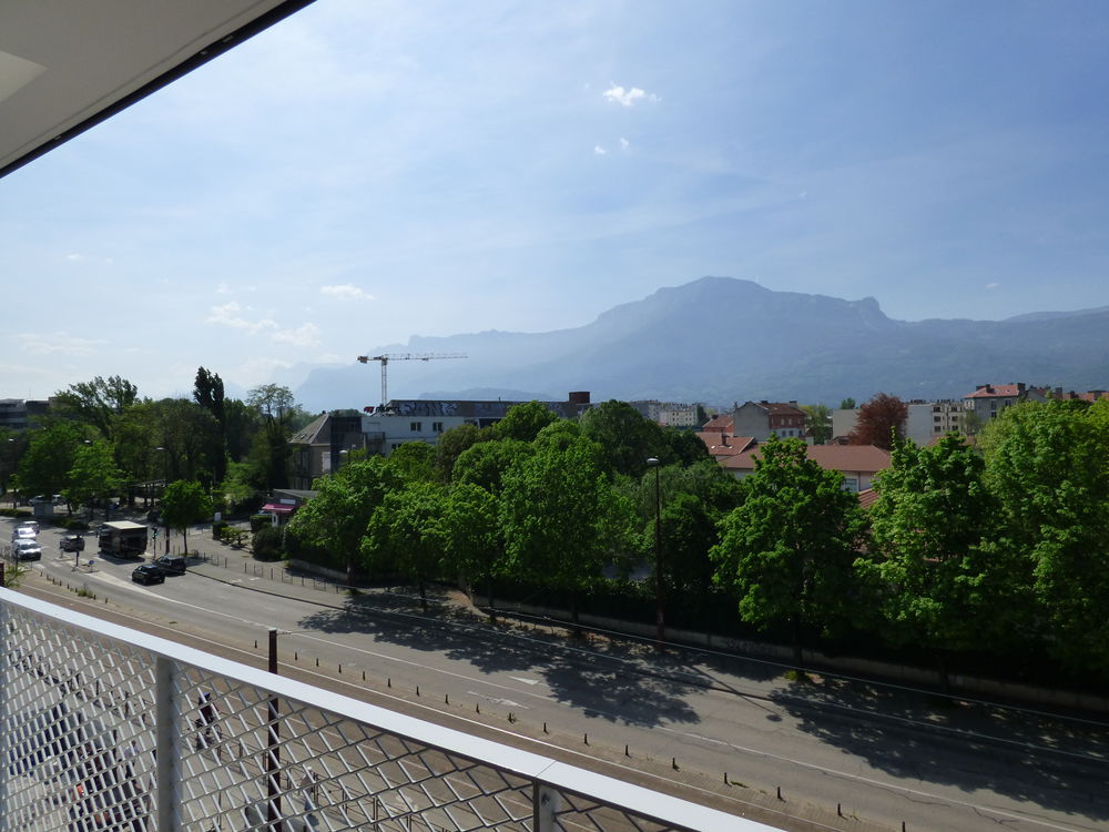 Location Appartement Appartement T2 récent de 43 m² grand garage  GRENOBLE Grenoble