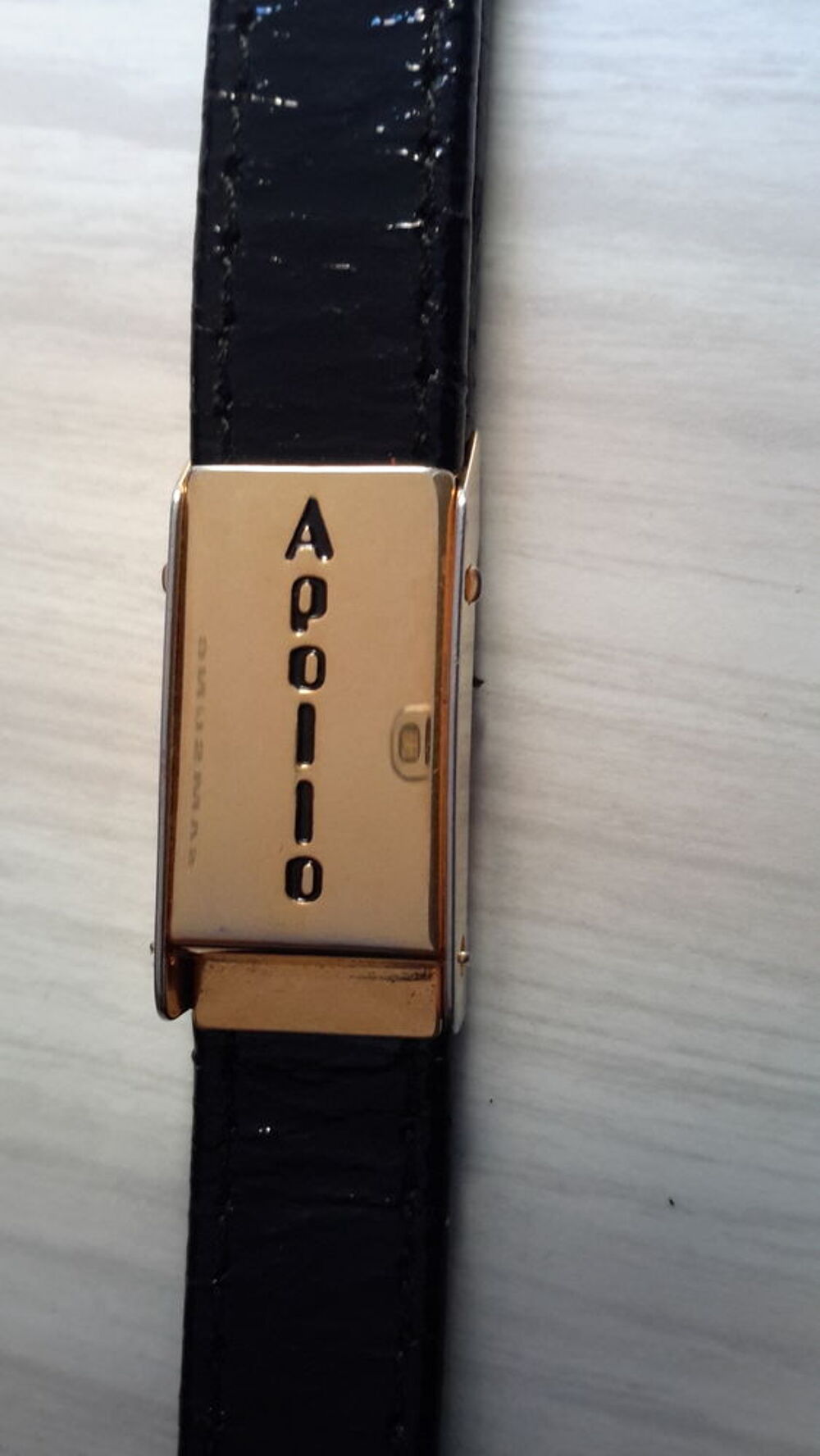 Sac &agrave; main / pochette vernis Marque Apollo
Tr&egrave;s bon &eacute;tat Maroquinerie