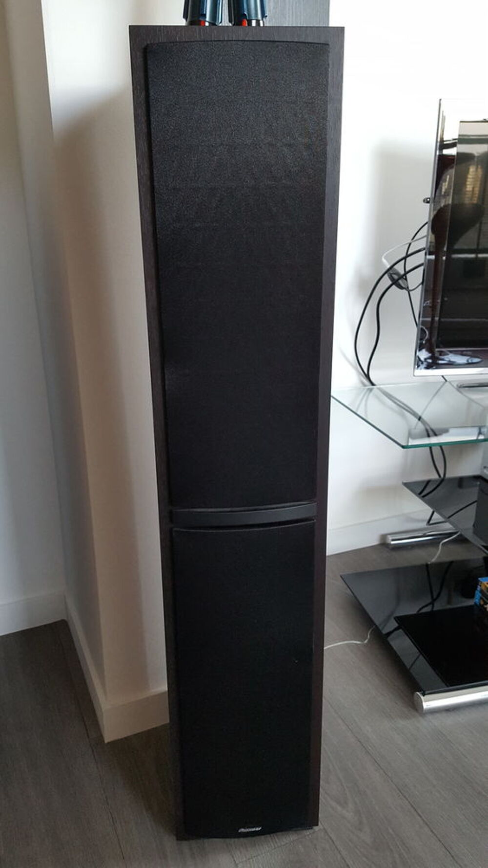 Enceintes Home Cin&eacute;ma + pieds pour enceintes Audio et hifi