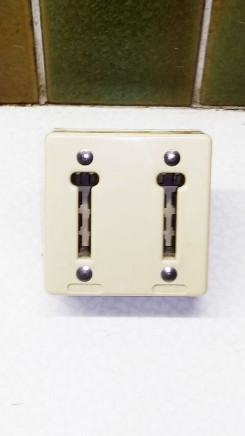 Prise t�l�phonique double 8 Vand�uvre-l�s-Nancy (54)