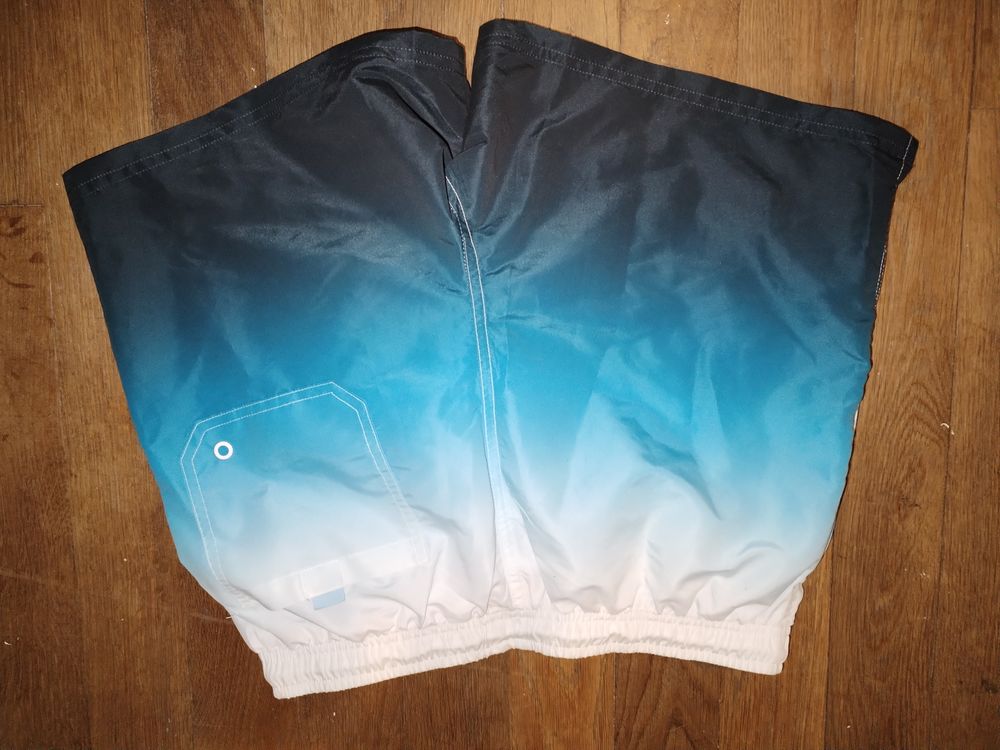 Short de plage (taille S)
Vêtements