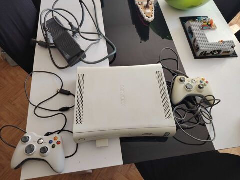 xbox 360 + 2 manettes + carte mémoire 64 mb Chambéry (73)
