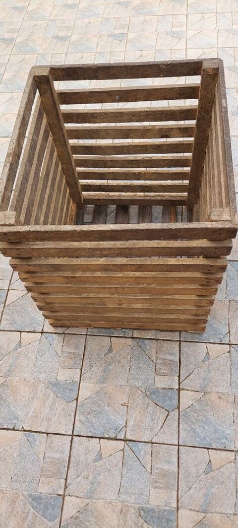 Belle et grande caisse en bois ancienne stockage 35 La Limouzini�re (44)