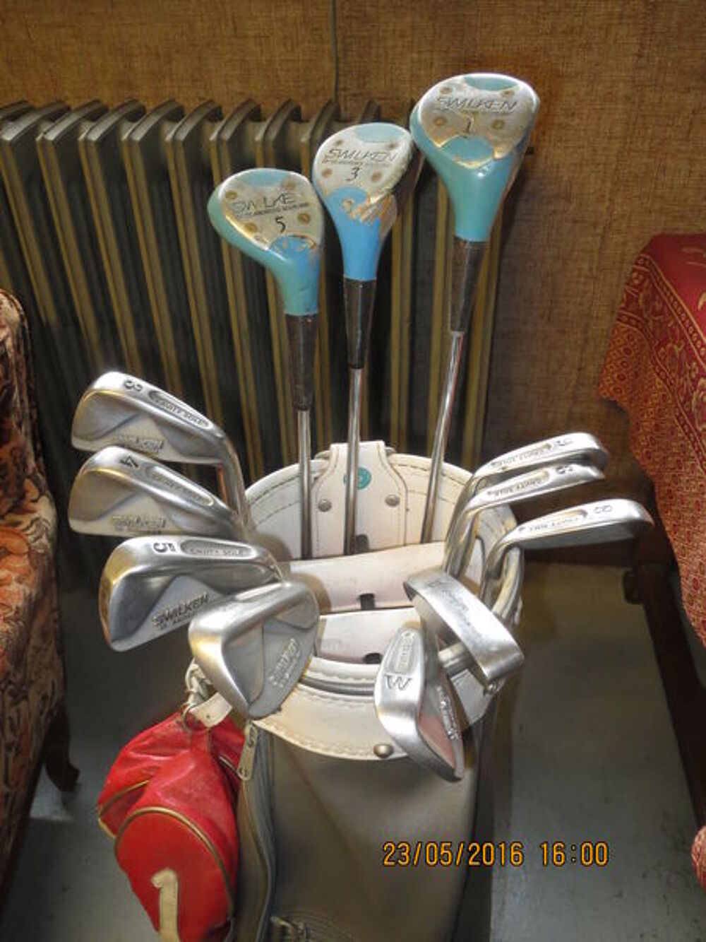 sac de golf blanc/gris avec clubs Sports