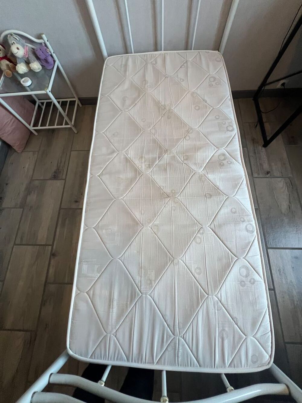 Tour de lit + chevet + sommier tapissier + matelas Meubles