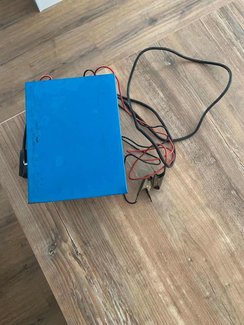 Chargeur de batterie 12 Volts Huraux " GP8 Bricolage