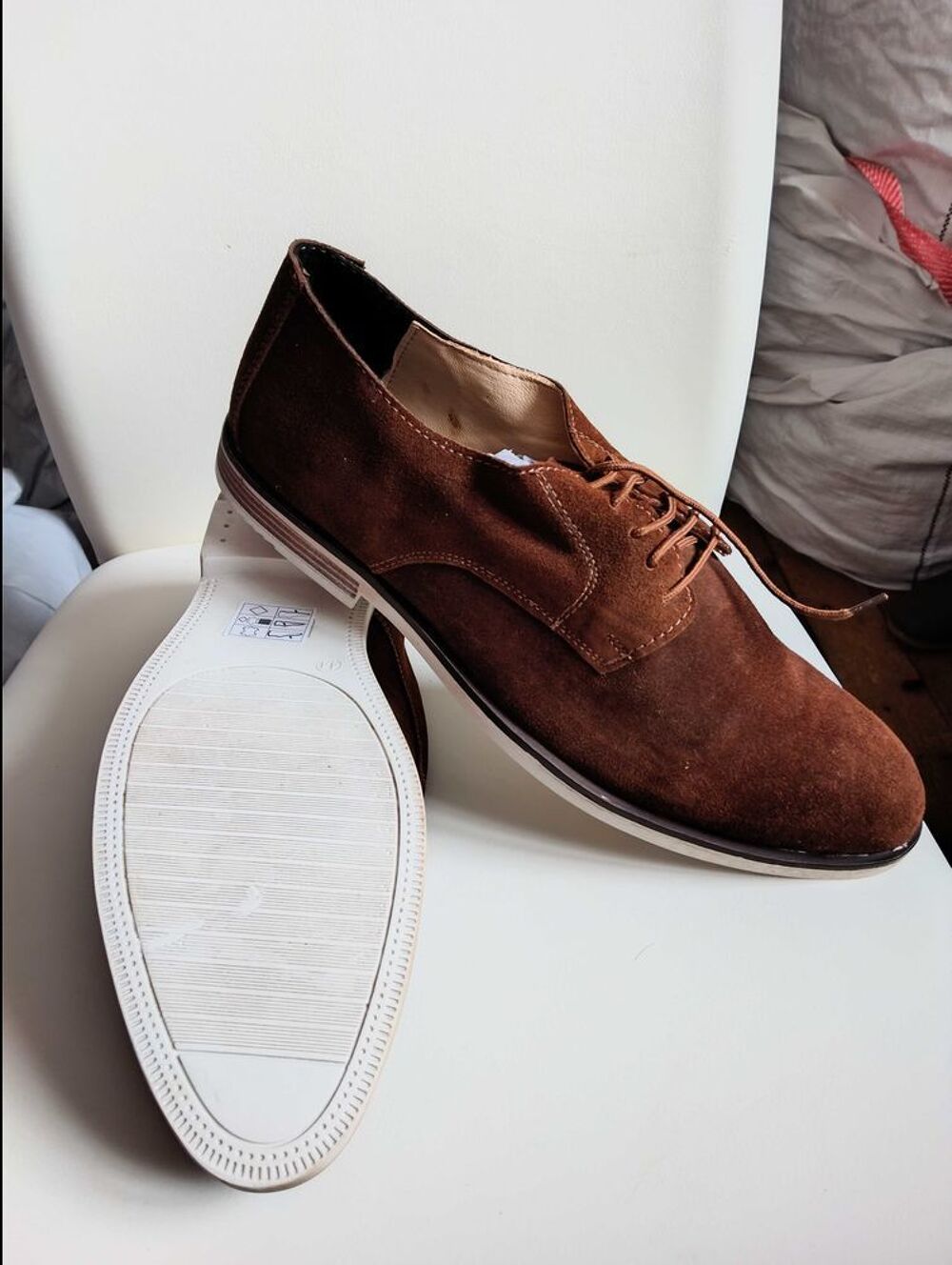 chaussures Idres. Taille 44. En daim Chaussures