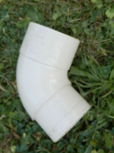 Coude PVC diam�tre 50 � 67�30 SABLE Male Femelle TBE 1 �vry (91)