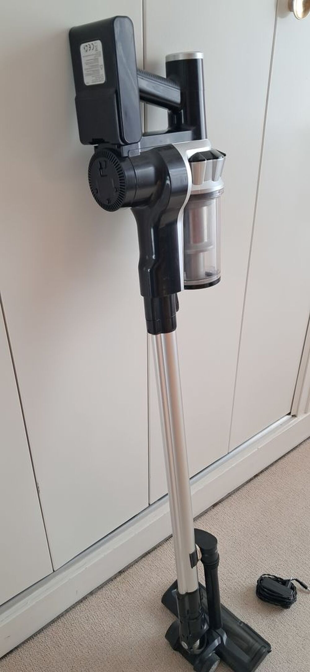 Aspirateur balai, sans fil Electroménager