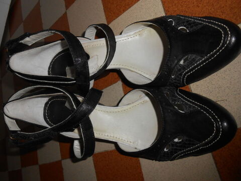 
chaussures noir T39  40 Mirande (32)