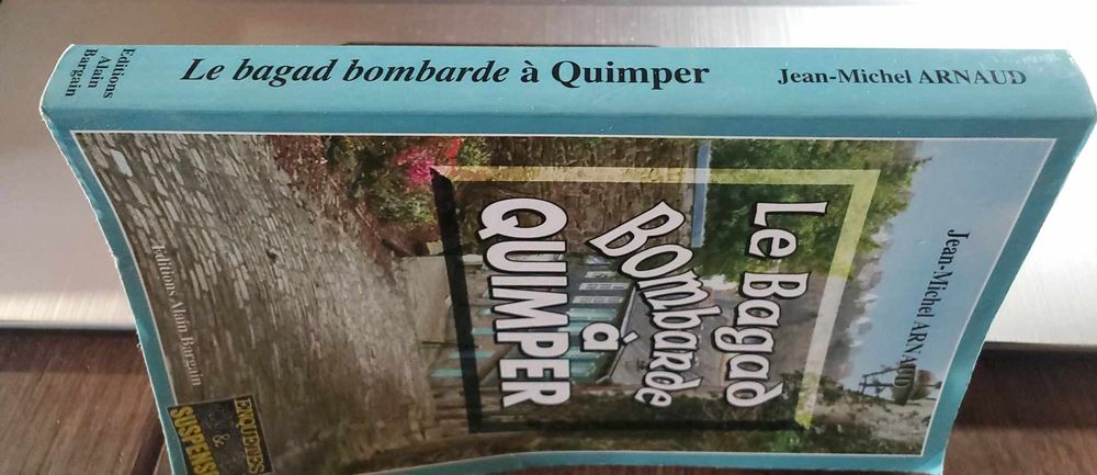 LE BAGAD BOMBARDE A QUIMPER de Jean-Michel ARNAUD Ed Bargain Livres et BD