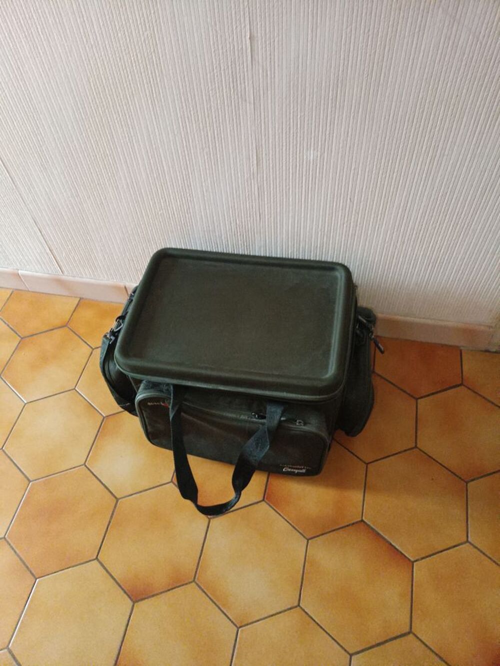 Sac de p&ecirc;che. Jamais utilis&eacute; . Double emploi. Sports