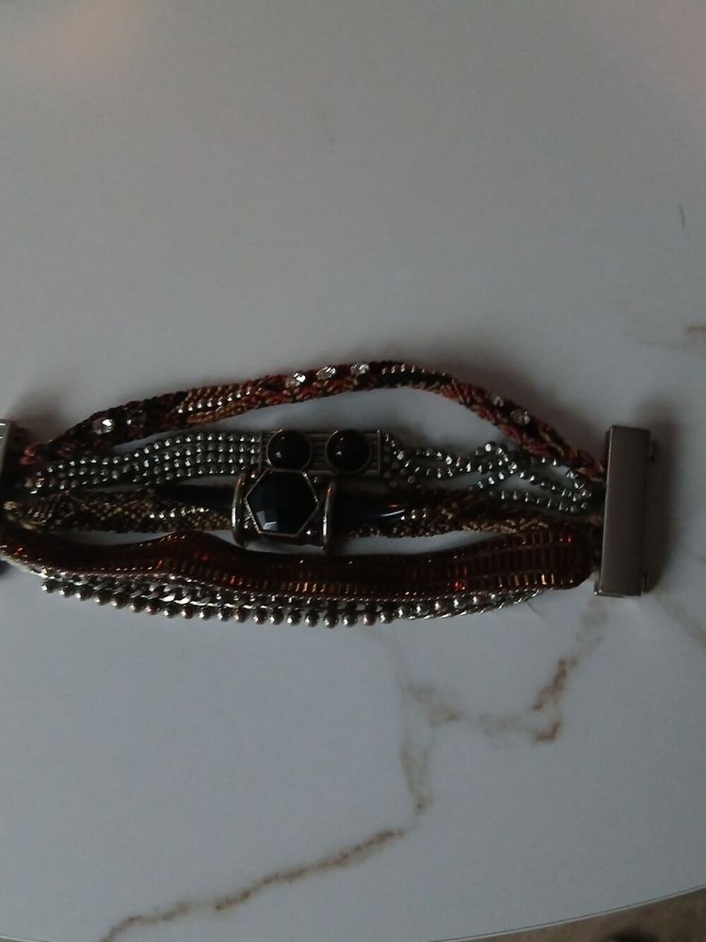 Bracelets hypanema 
Tr&egrave;s bon &eacute;tat. Bijoux et montres