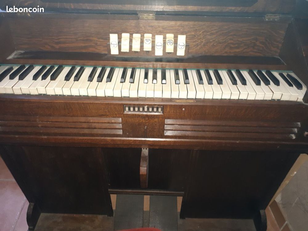 Harmonium ancien Alexandre P&egrave;re et Fils ? 7 registres
Instruments de musique