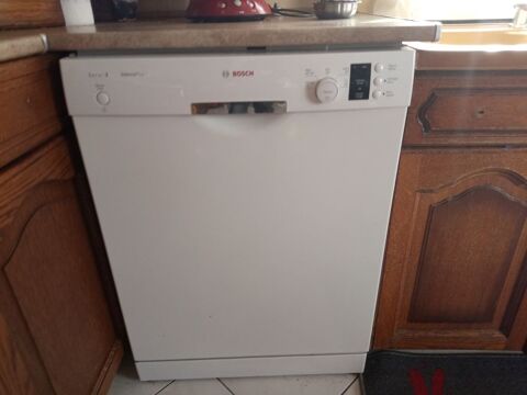 Lave vaisselle  poser marque Bosh 
279 Cambrai (59)