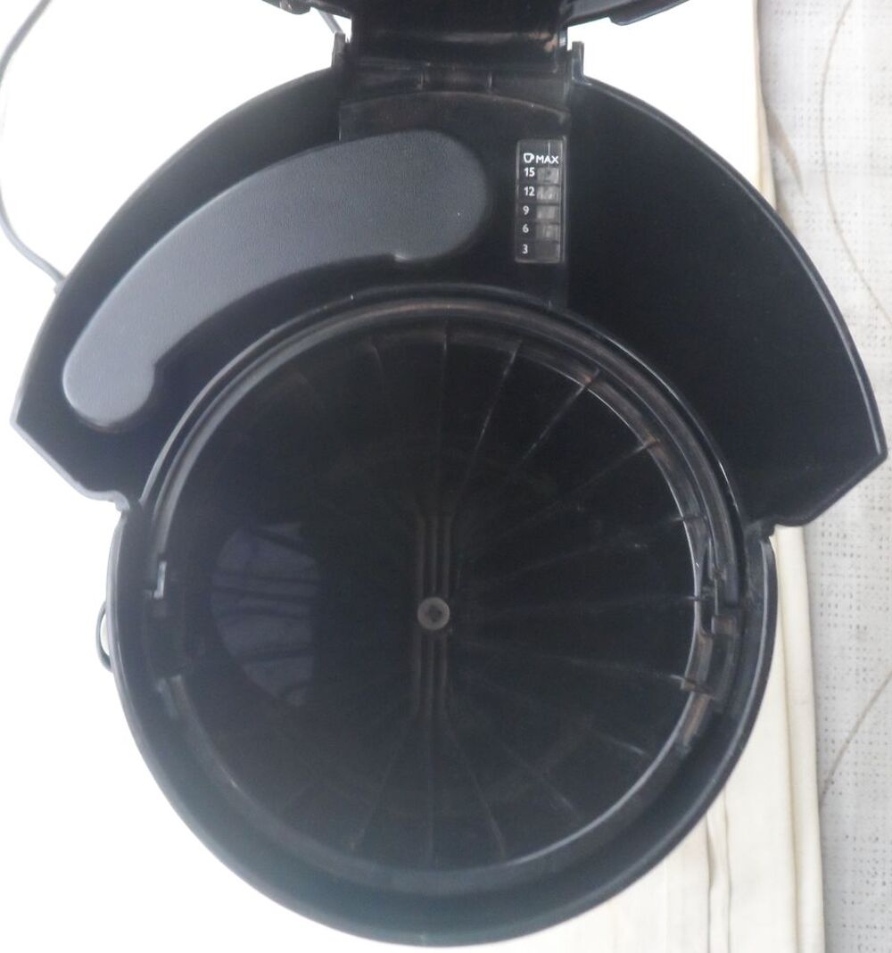 Cafeti&egrave;re Philips HD7470 tr&egrave;s peu servie, en tr&egrave;s bon &eacute;tat Cuisine