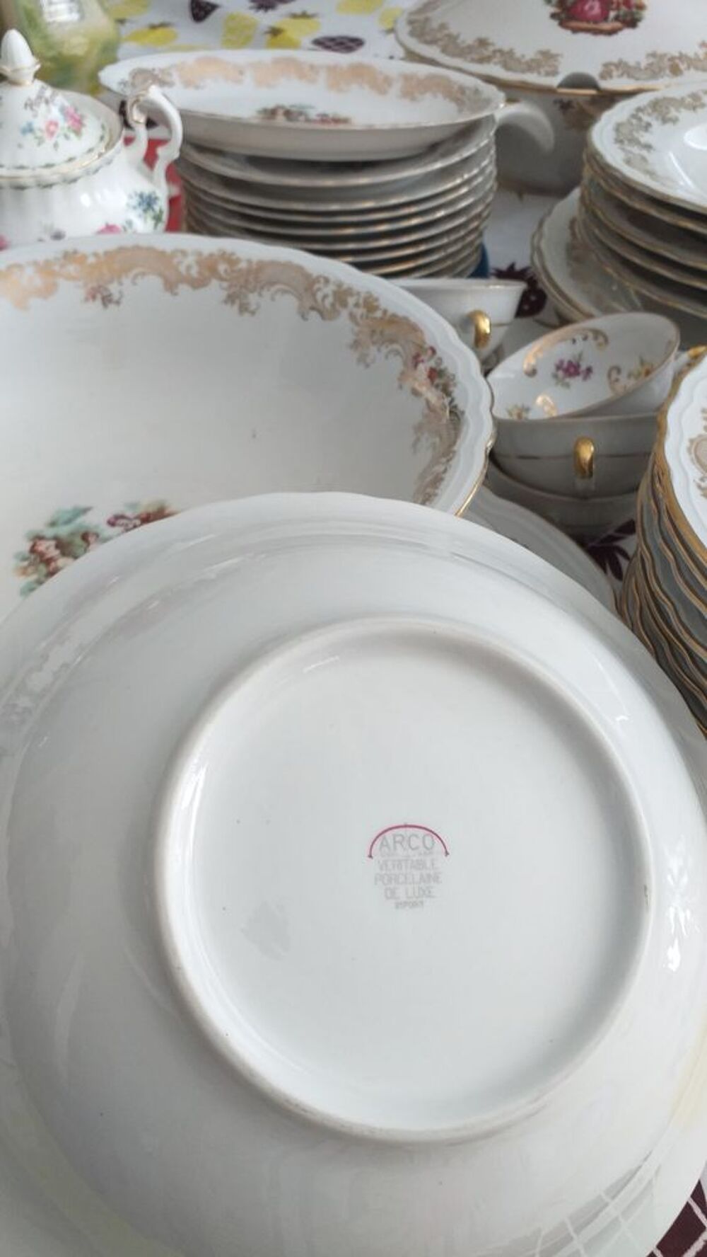 Magnifique service de table en porcelaine de luxe 