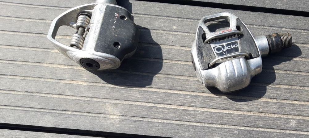 p&eacute;dales automatique.1 paire cyclo Vélos