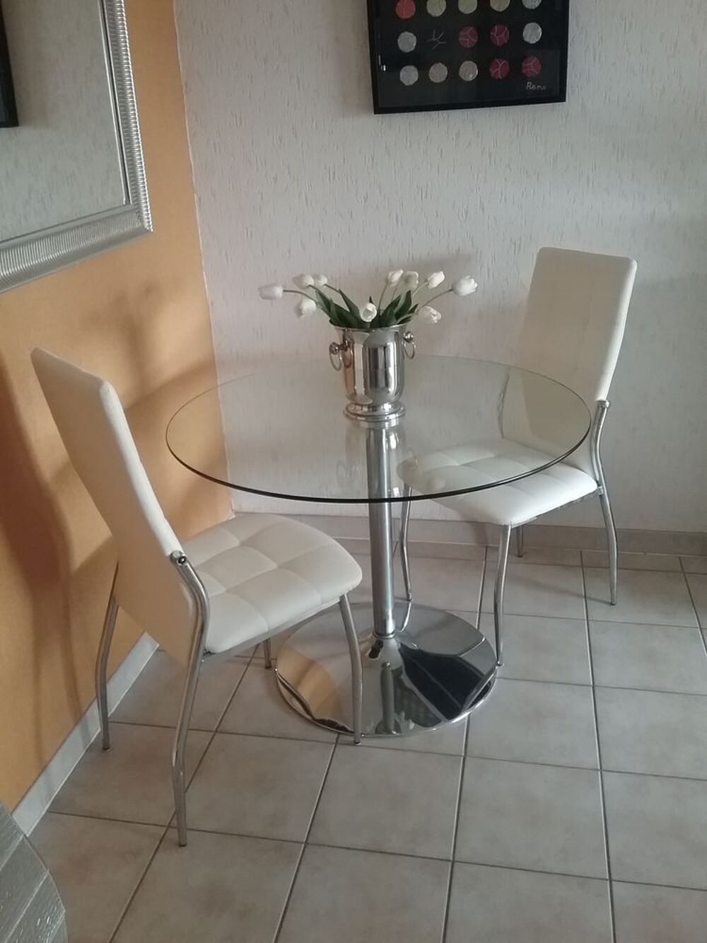 Table ronde et chaises Meubles