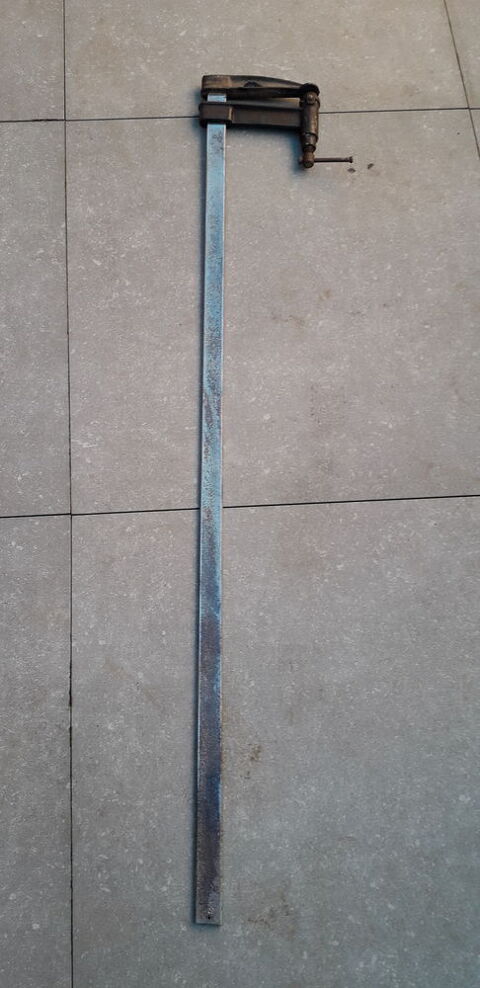 SERRE- JOINT EN ACIER. A POMPE. 10 Fr�vent (62)