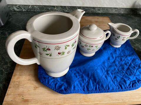 Ensemble c�ramique
ann�es 60
3 pi�ces Cruche 6 �
6 Cr�teil (94)