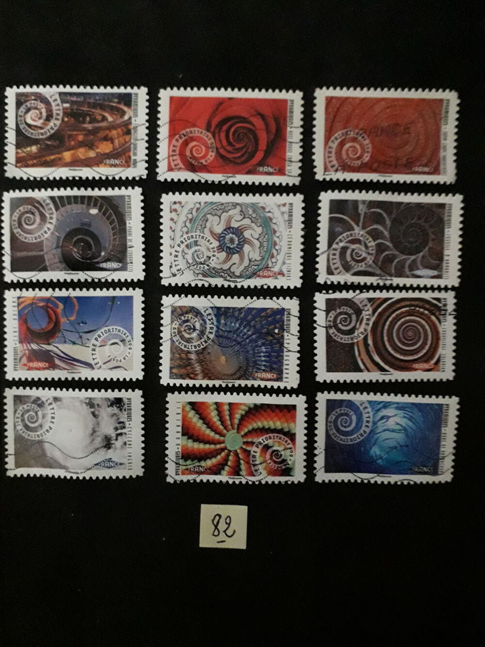1 S&eacute;rie compl&egrave;te de timbres 0,40 € la s&eacute;rie.N.82 