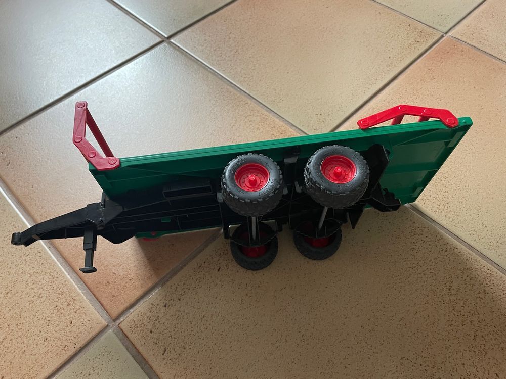 Remorque plateau balles rondes (Bruder made in germany) Jeux / jouets