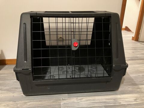 Caisse de transport noire avec porte grillag�e 40 Valence (26)