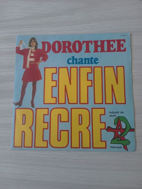 45 tours DOROTHÉE Enfin Récré  14 Sautron (44)