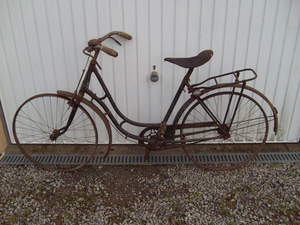 Ancien v&eacute;lo femme, cycle Belfo Motob&eacute;cane Vélos
