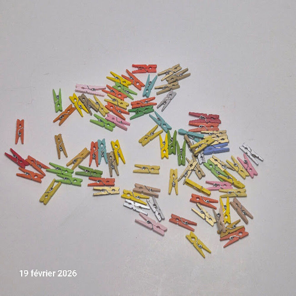 Lot de 80 mini pinces &agrave; linge en bois et en couleur, 25 mm Décoration