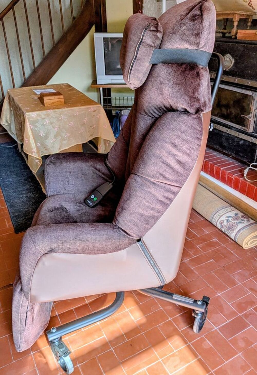 2 Fauteuils m&eacute;dicalis&eacute;s Meubles