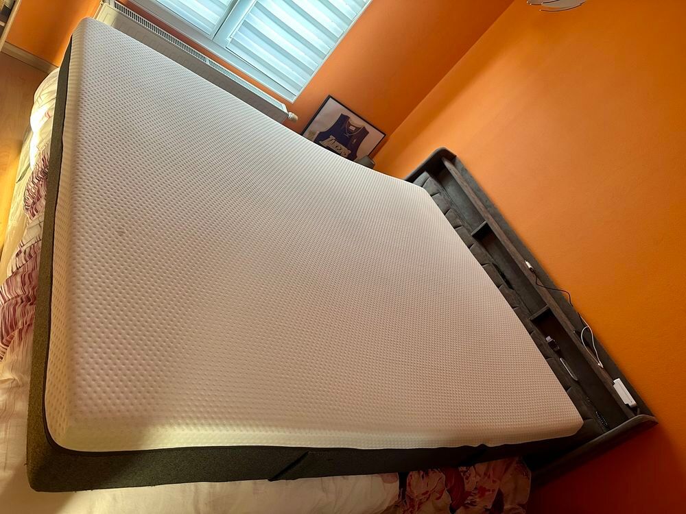 Lit IKEA en tr&egrave;s bon &eacute;tat avec Matelas EMMA Hybride V1 Meubles