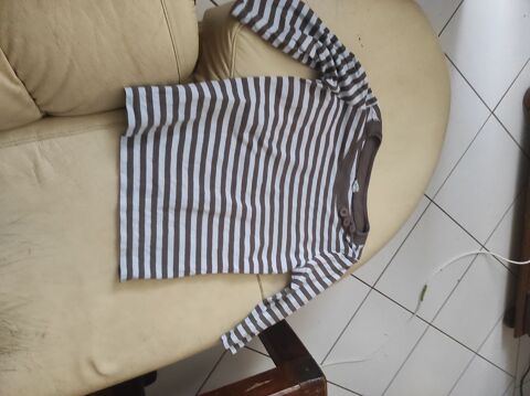 15€ deux haut manches mi longue taille 40/42 15 Accolay (89)