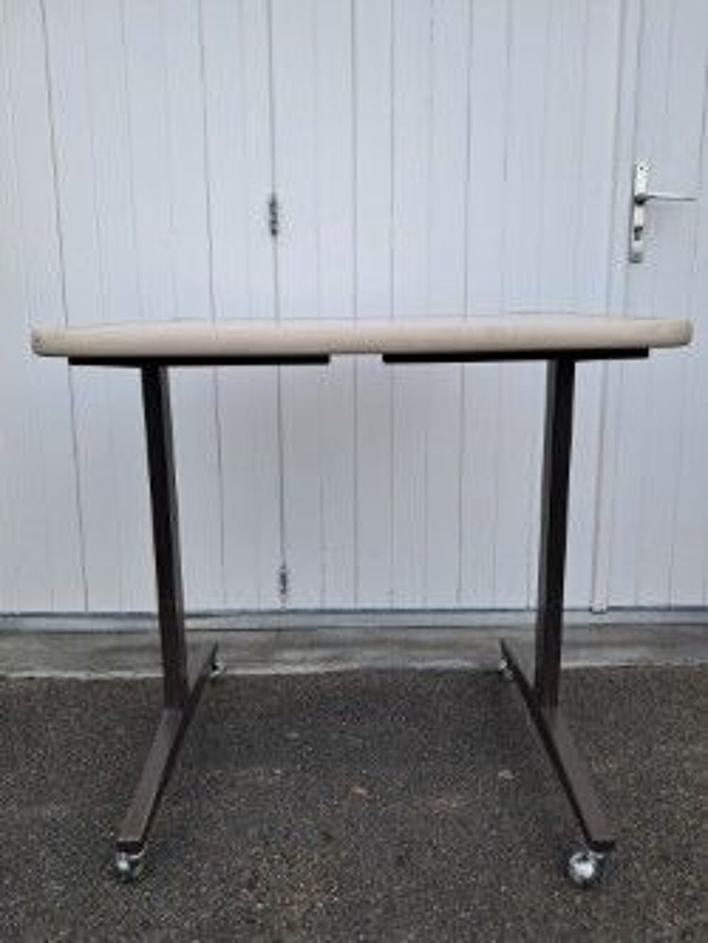 table &agrave; roulettes Meubles