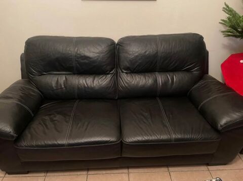 Canap� cuir noir 3 places bon �tat Coigni�res (78)