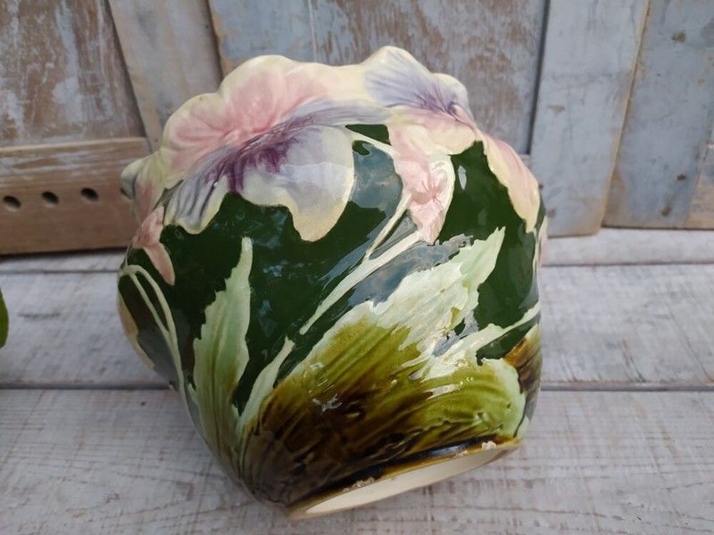 Ancien Cache Pot Fa&iuml;ence Barbotine D&eacute;cor Fleur Art Nouveau 
Décoration