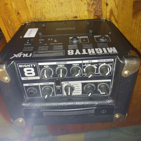 ampli guitare  nux migght8  bon etat de marche pile ou sect 25 La Motte-du-Caire (04)
