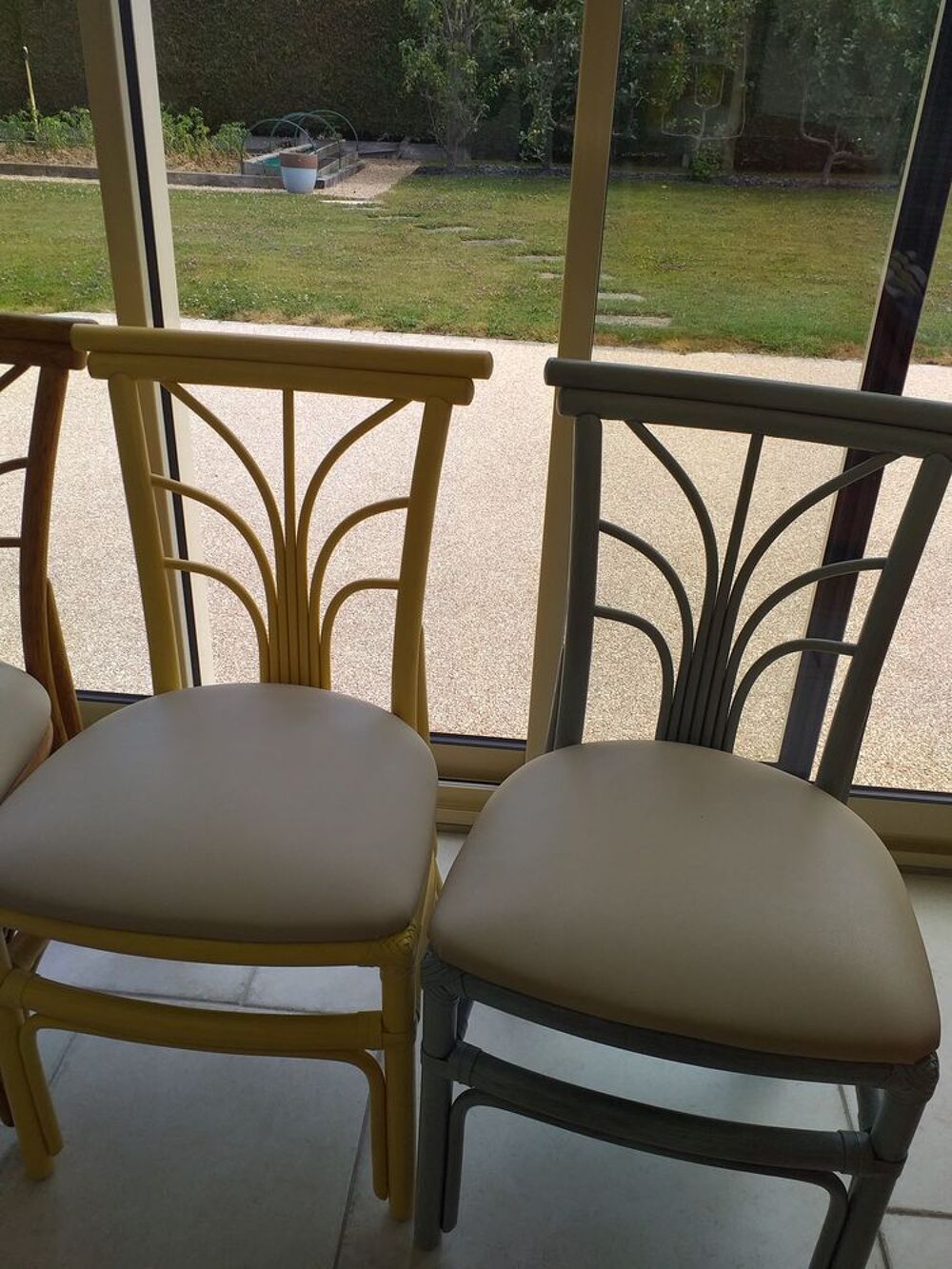 Table carr&eacute;e de 98cm en rotin avec allonge et 4 chaises Meubles